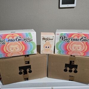 Big into Energy and Hay Seal Collectible Set